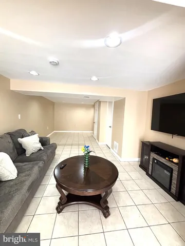 $2,100 | 17 Lerner Court, Unit 33L, Nottingham, MD 21236