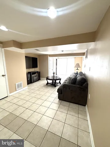 $2,100 | 17 Lerner Court, Unit 33L, Nottingham, MD 21236