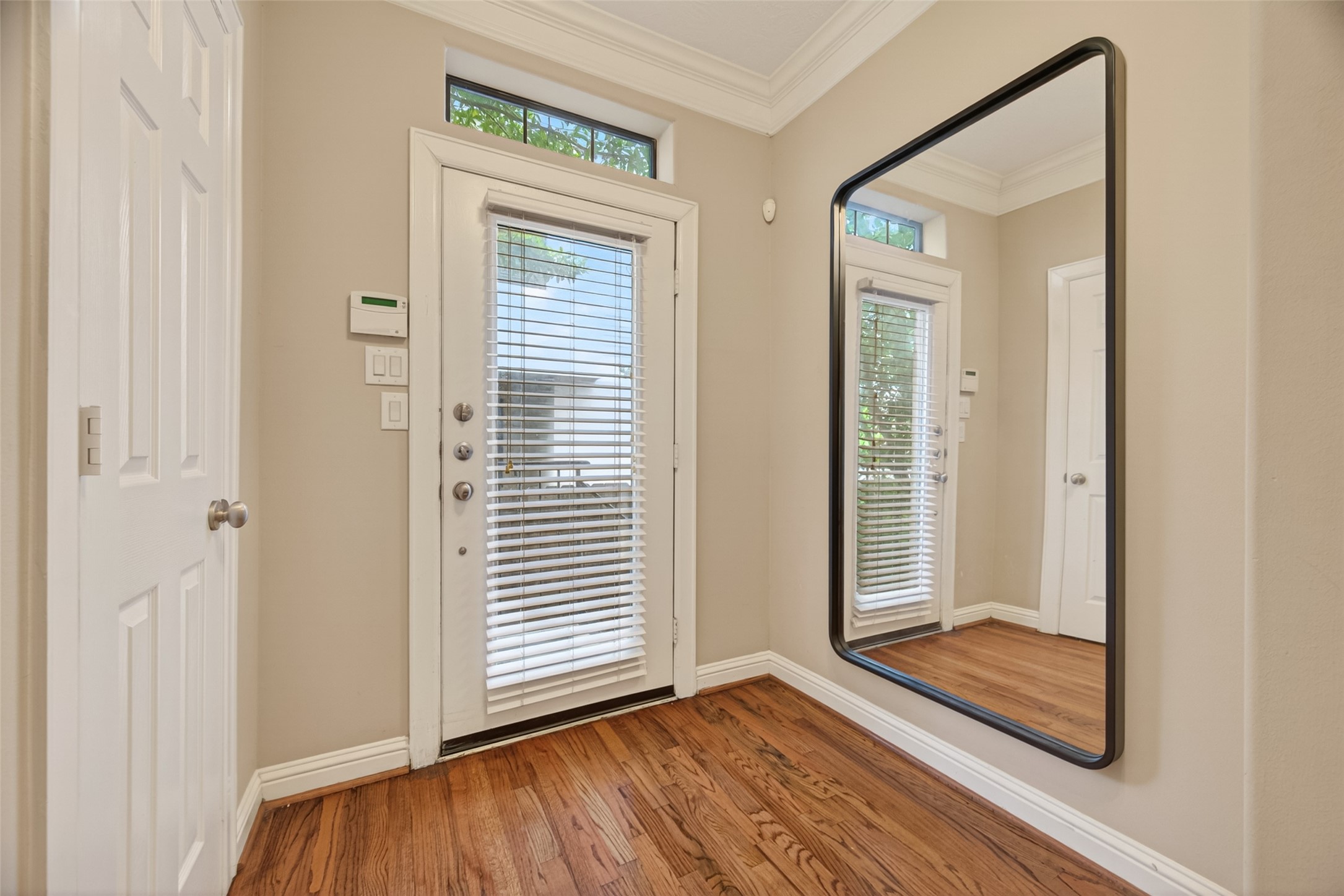 2611 Riverside Drive, Unit C Houston, TX 77004 - Photo 37 of 50 Front door entryway