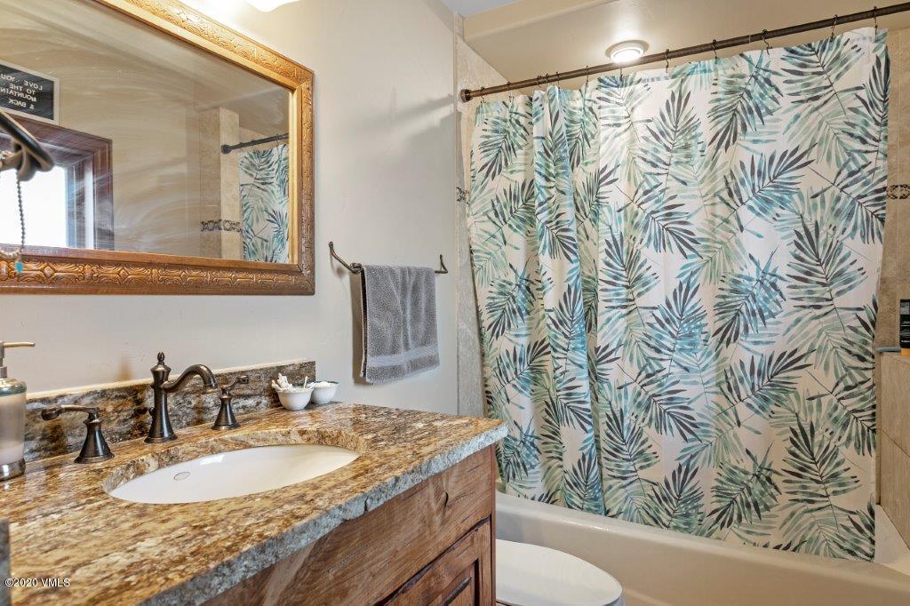 425 Timberwolf Gypsum, CO 81637 - Photo 24 of 38 Bathroom