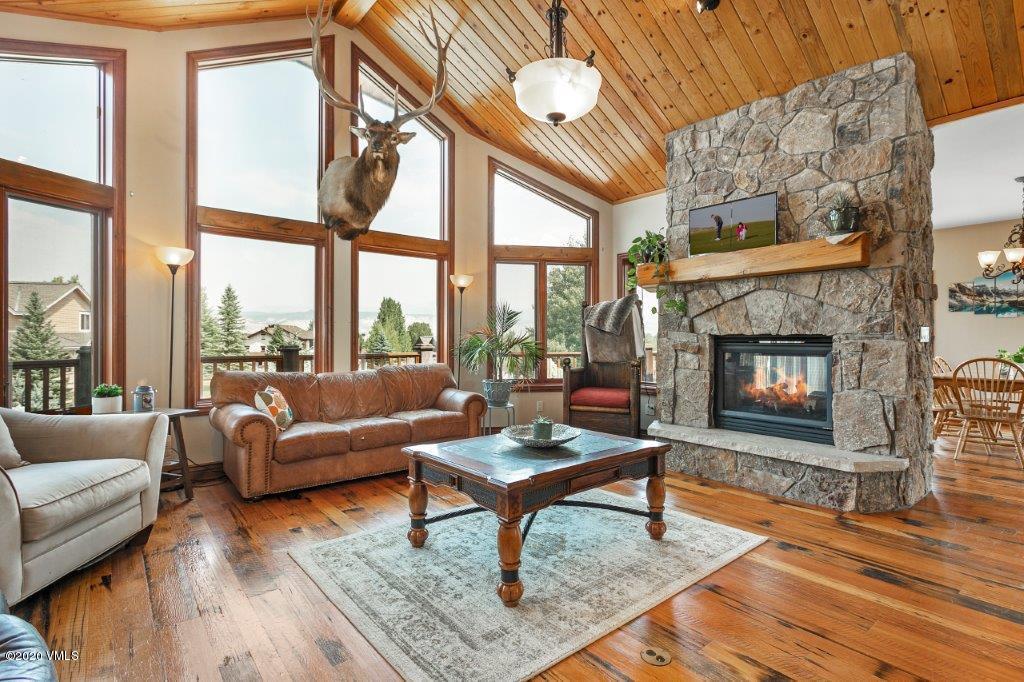 425 Timberwolf Gypsum, CO 81637 - Photo 6 of 38 Living Room