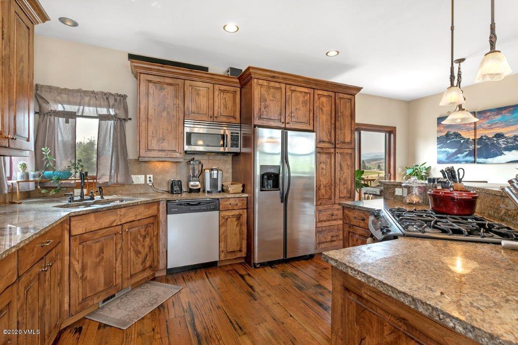 425 Timberwolf Gypsum, CO 81637 - Photo 8 of 38 Kitchen