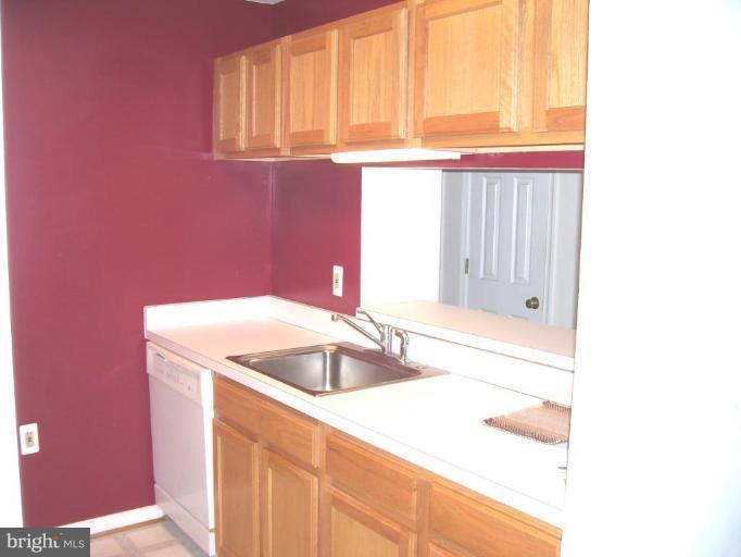 21014 Timber Ridge Terrace, Unit 203 Ashburn, VA 20147 - Photo 3 of 14 Kitchen #2