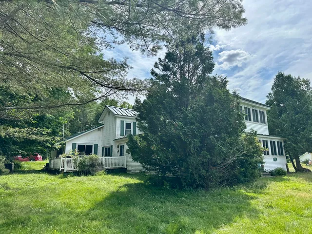 $1,000,000 | 277 Grove Street, Newport, ME 04953