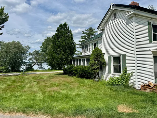 $1,000,000 | 277 Grove Street, Newport, ME 04953