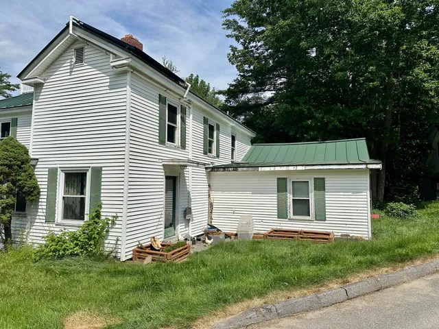 $1,000,000 | 277 Grove Street, Newport, ME 04953