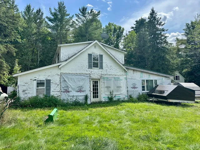 $1,000,000 | 277 Grove Street, Newport, ME 04953