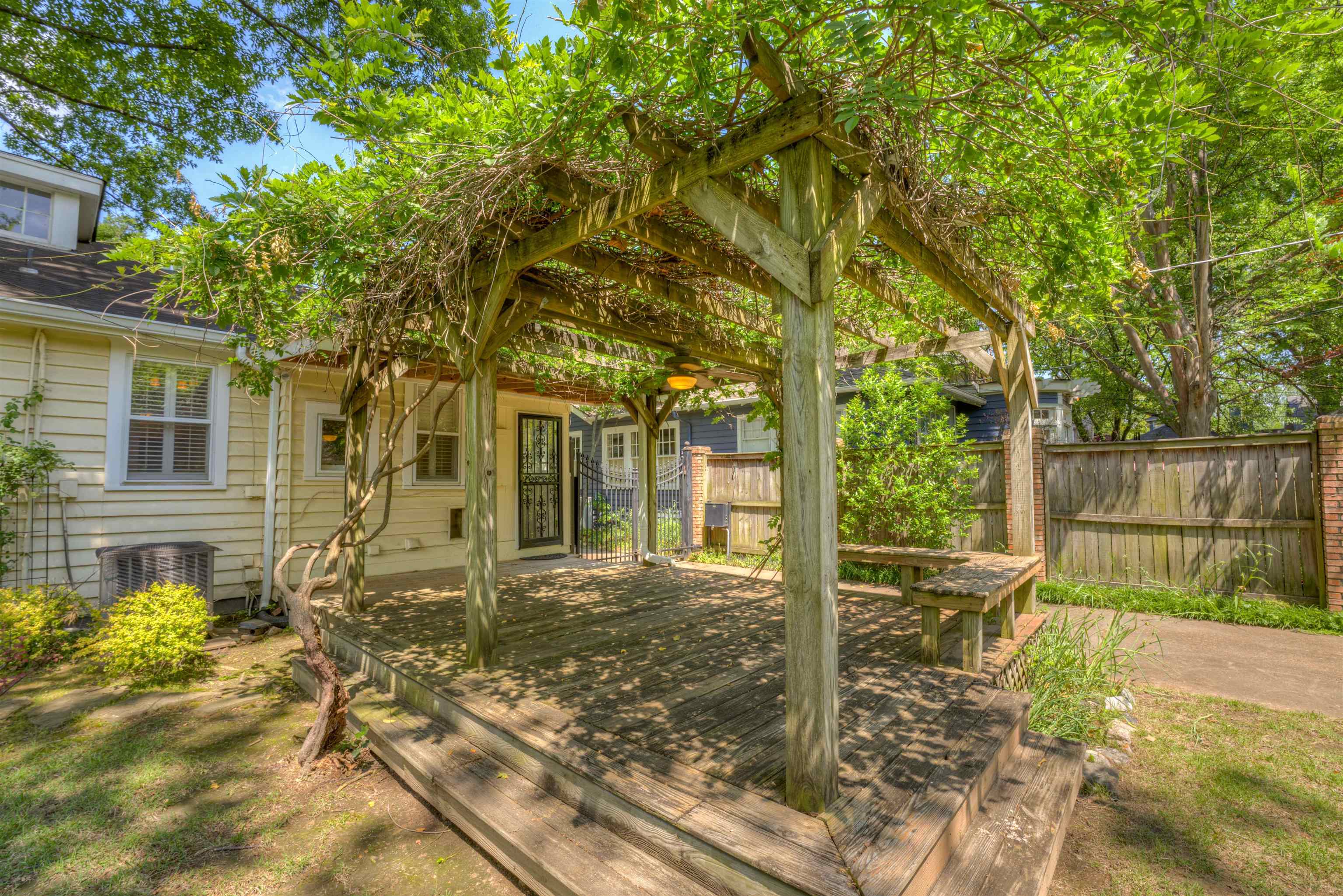 664 Rozelle Street Memphis, TN 38104 - Photo 3 of 25 Gallery Image 3