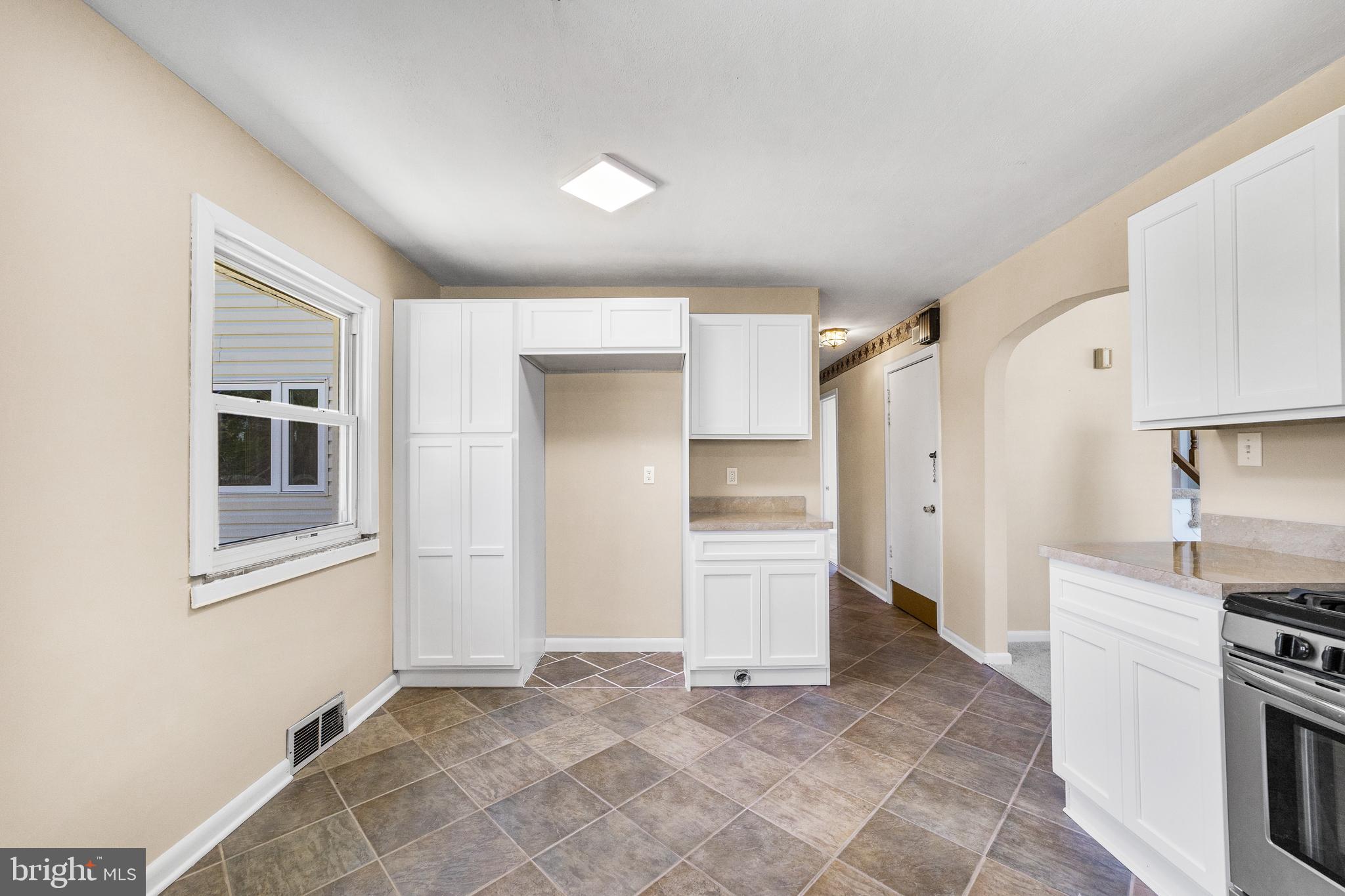 388 Ewingville Road Ewing, NJ 08638 - Photo 11 of 36 Gallery Image 11
