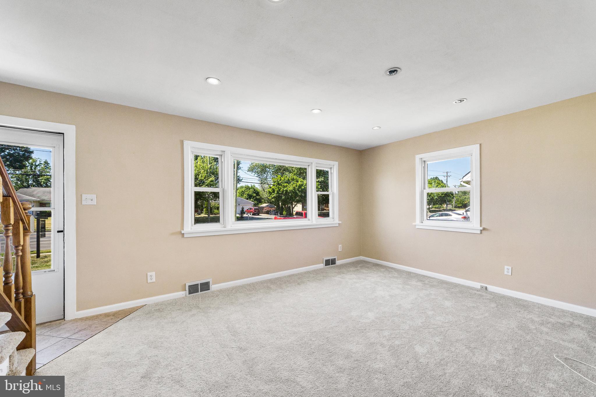 388 Ewingville Road Ewing, NJ 08638 - Photo 12 of 36 Livingroom