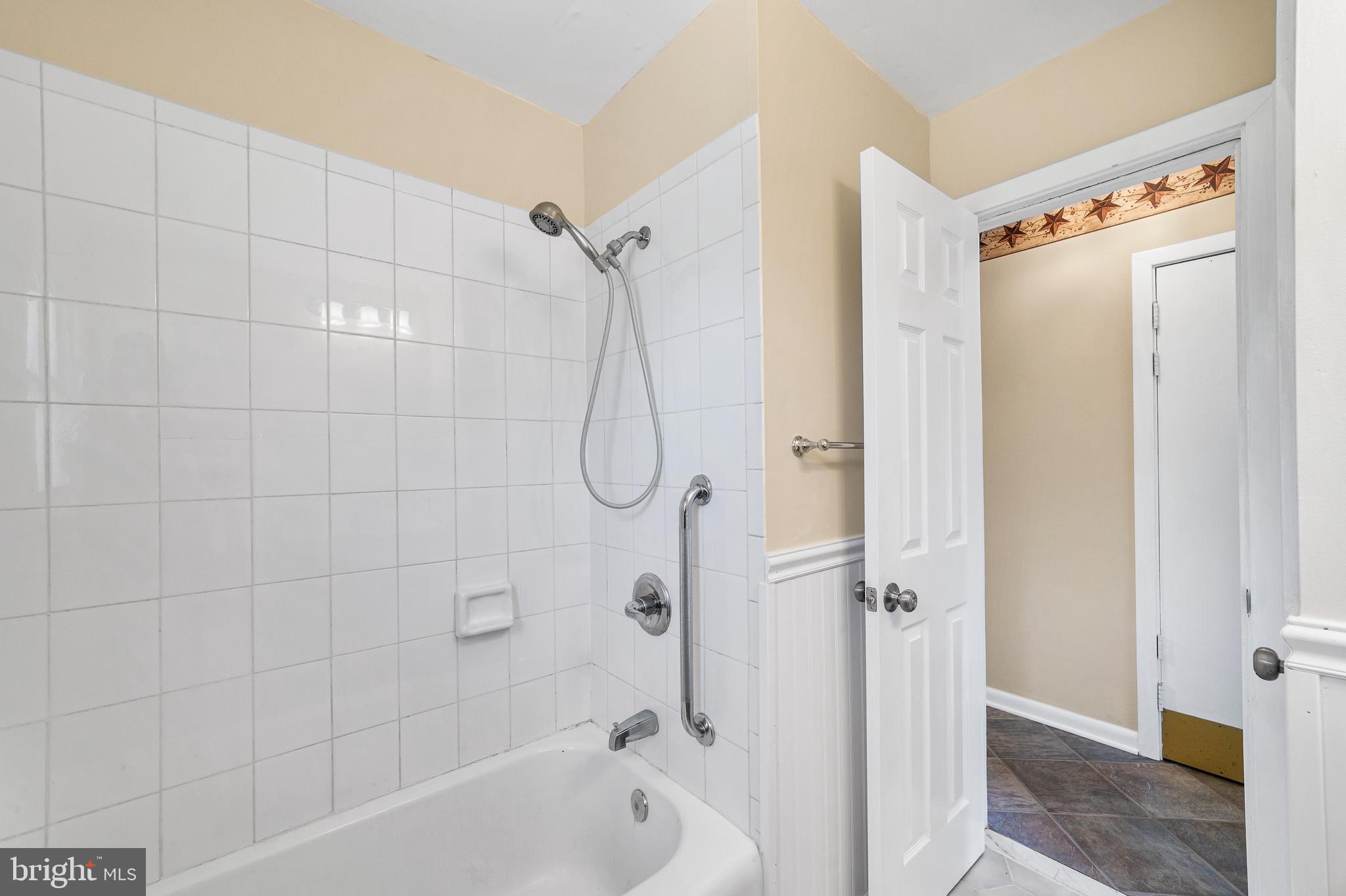388 Ewingville Road Ewing, NJ 08638 - Photo 18 of 36 Gallery Image 18
