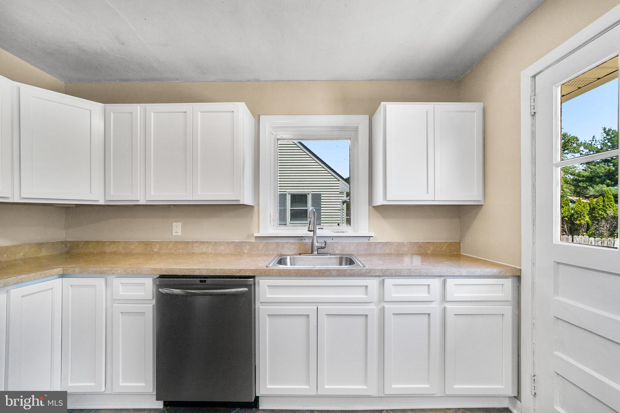 388 Ewingville Road Ewing, NJ 08638 - Photo 9 of 36 Gallery Image 9