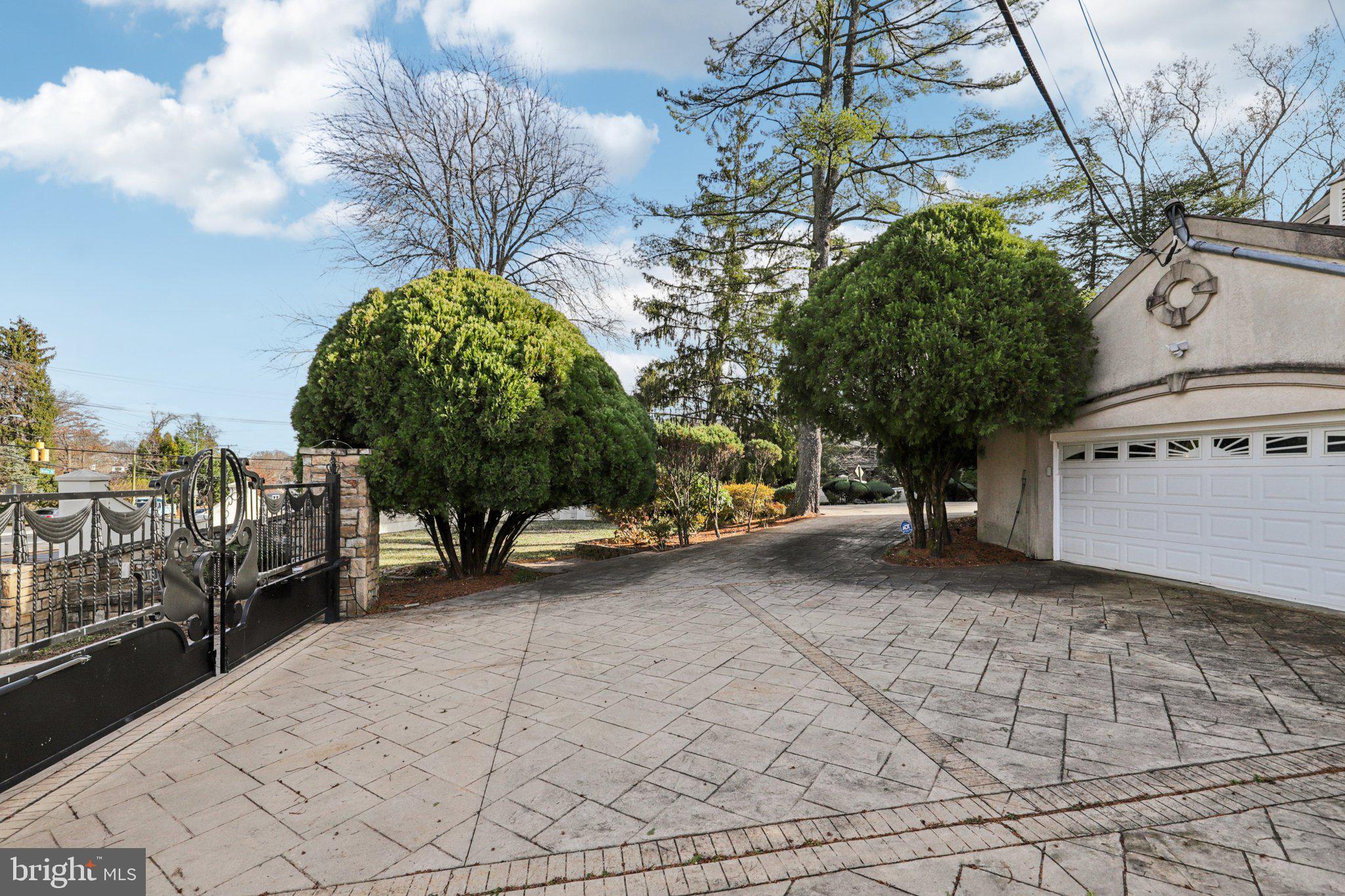 5301 Goldsboro Road Bethesda, MD 20817 - Photo 57 of 71 Side Yard