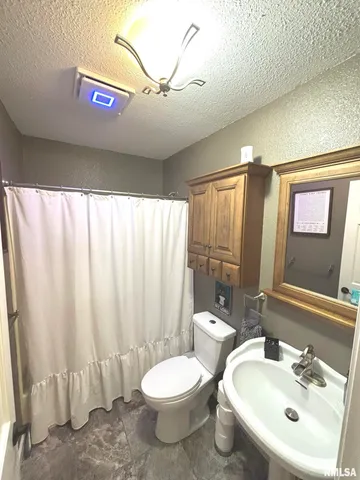 $269,900 | 2924 Red Stripe Road, Odin, IL 62870