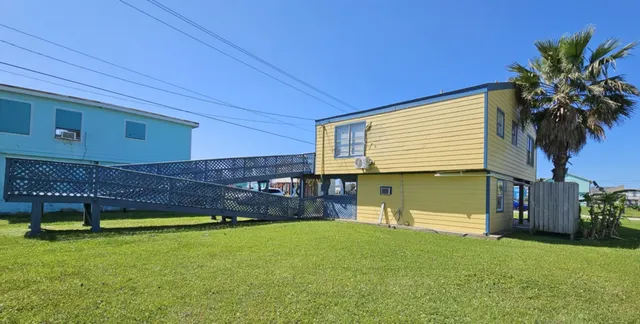 a view of a house with backyard and porch