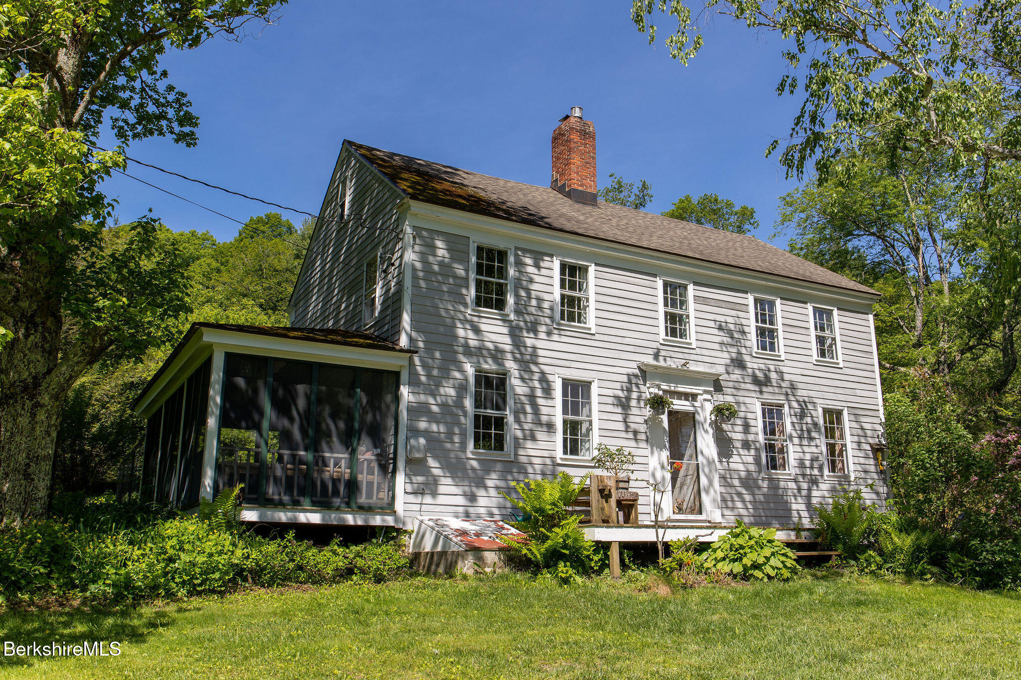 0003-house-exterior
