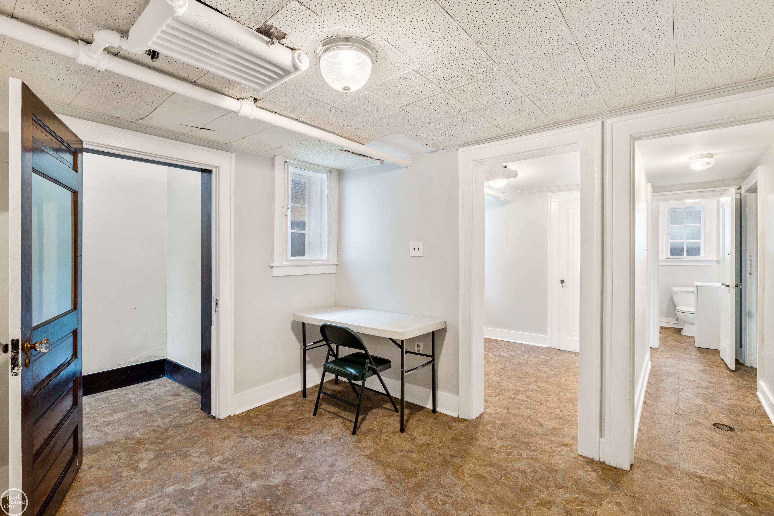 930 Barrington Road Grosse Pointe, MI 48230 - Photo 30 of 40 50130173-C8D7E489-43A3-4DD6-AFF2-67D2DBA6ECEB.JPG