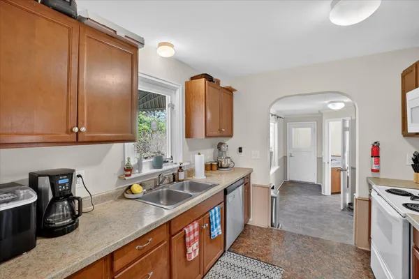 $389,000 | 176 Oakhurst Avenue, Kalamazoo, MI 49001