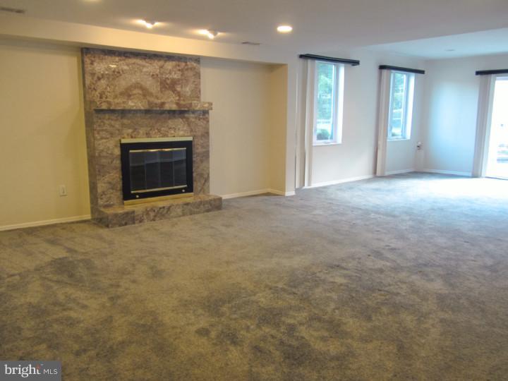 211 Red Barn Road Willow Grove, PA 19090 - Photo 3 of 18 Gallery Image 3