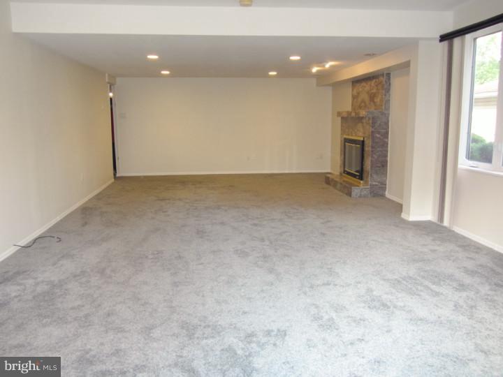 211 Red Barn Road Willow Grove, PA 19090 - Photo 4 of 18 Gallery Image 4
