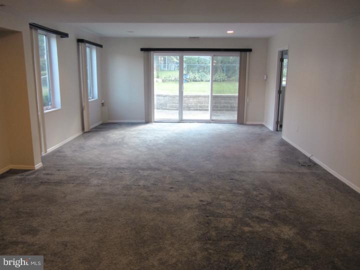 211 Red Barn Road Willow Grove, PA 19090 - Photo 5 of 18 Gallery Image 5