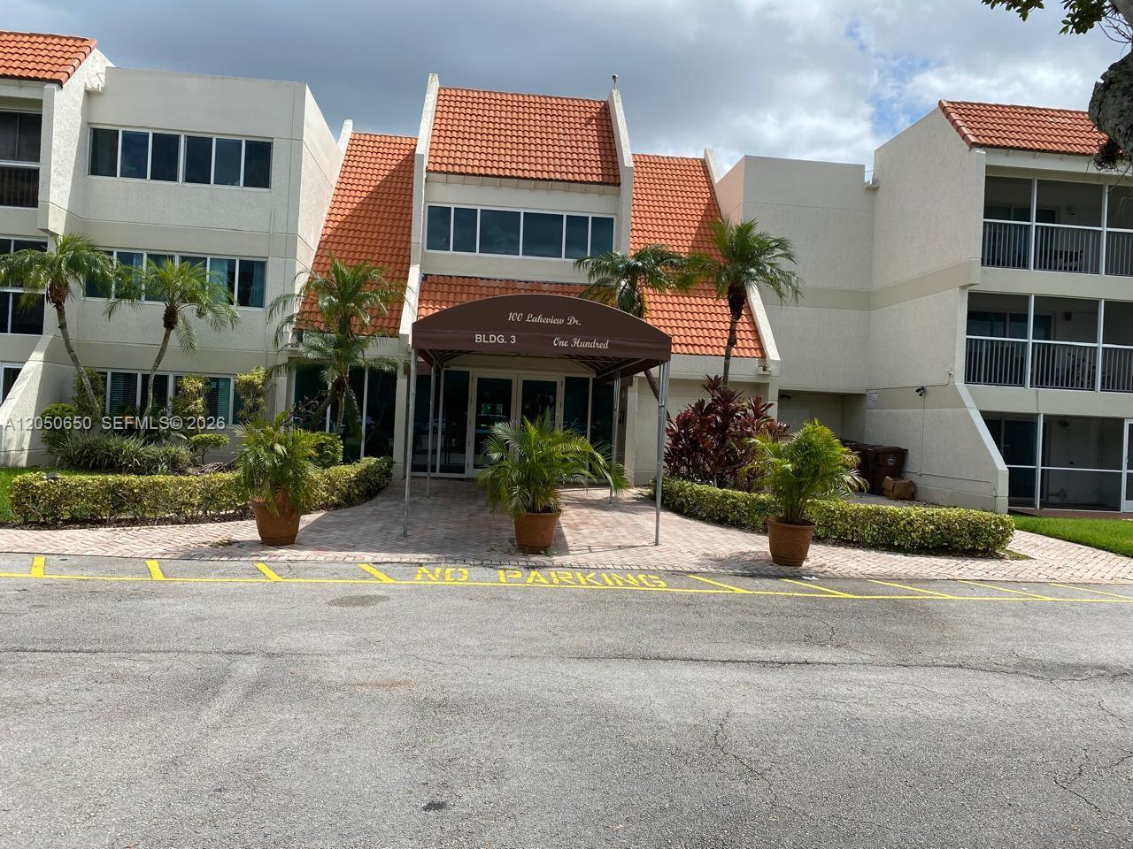 100 Lakeview Drive, Unit 316 Weston, FL 33326 - Photo 18 of 23