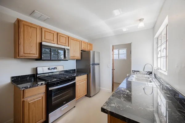 $1,695 | 2449 East Fairmount Avenue, Unit 1, Phoenix, AZ 85016