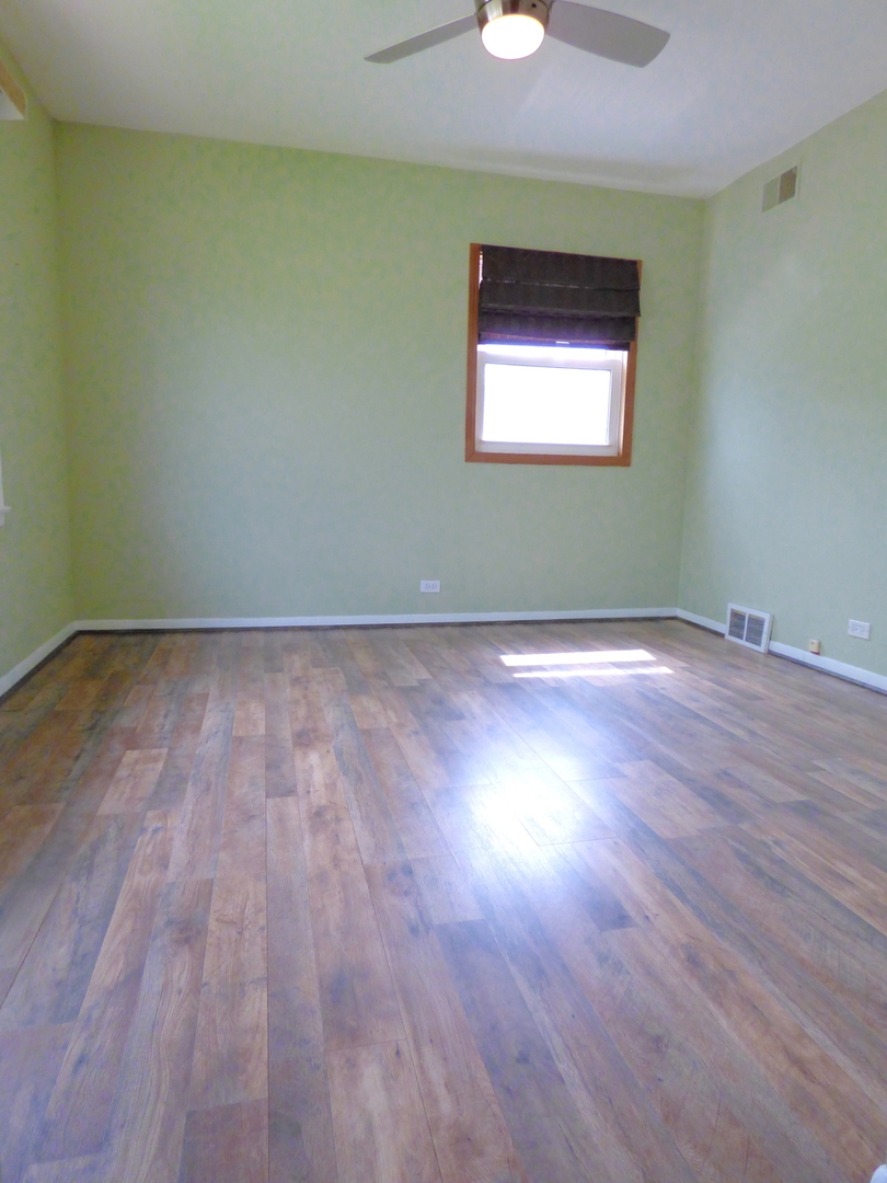 240 Springfield Terrace Des Plaines, IL 60018 - Photo 12 of 25