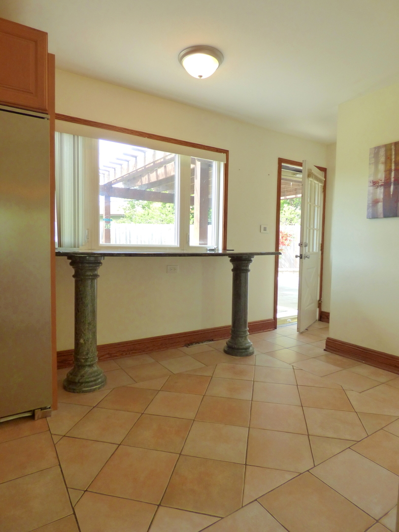 240 Springfield Terrace Des Plaines, IL 60018 - Photo 3 of 25