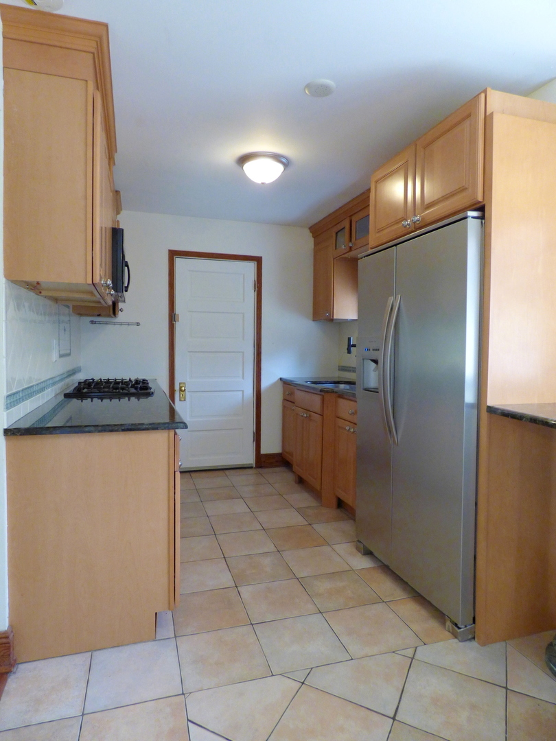 240 Springfield Terrace Des Plaines, IL 60018 - Photo 5 of 25