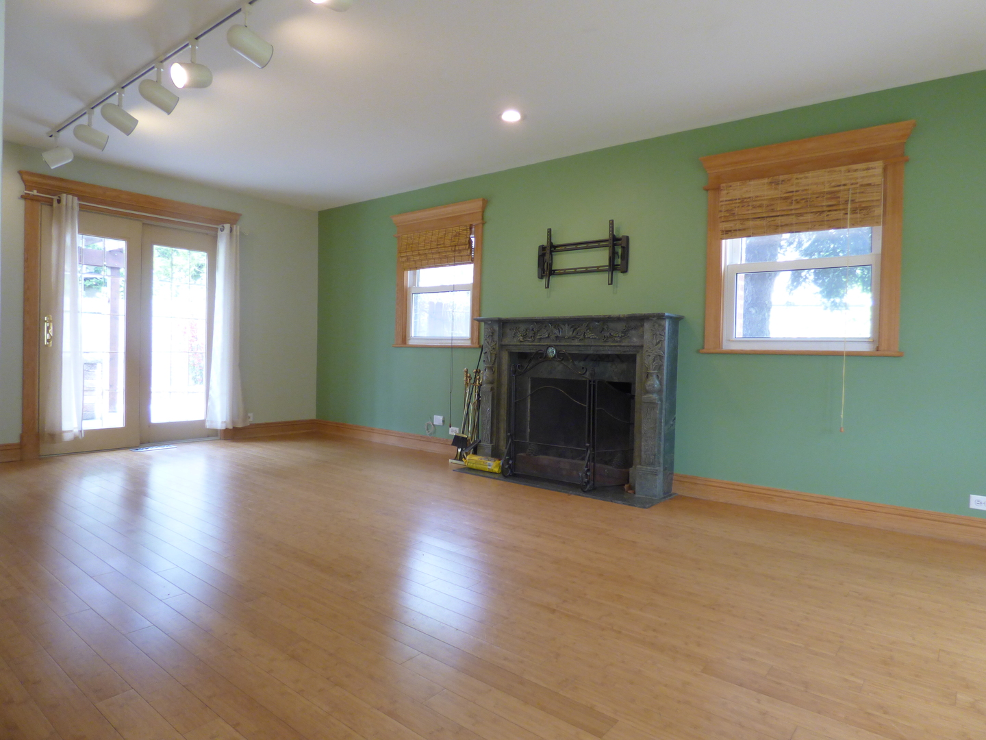 240 Springfield Terrace Des Plaines, IL 60018 - Photo 8 of 25