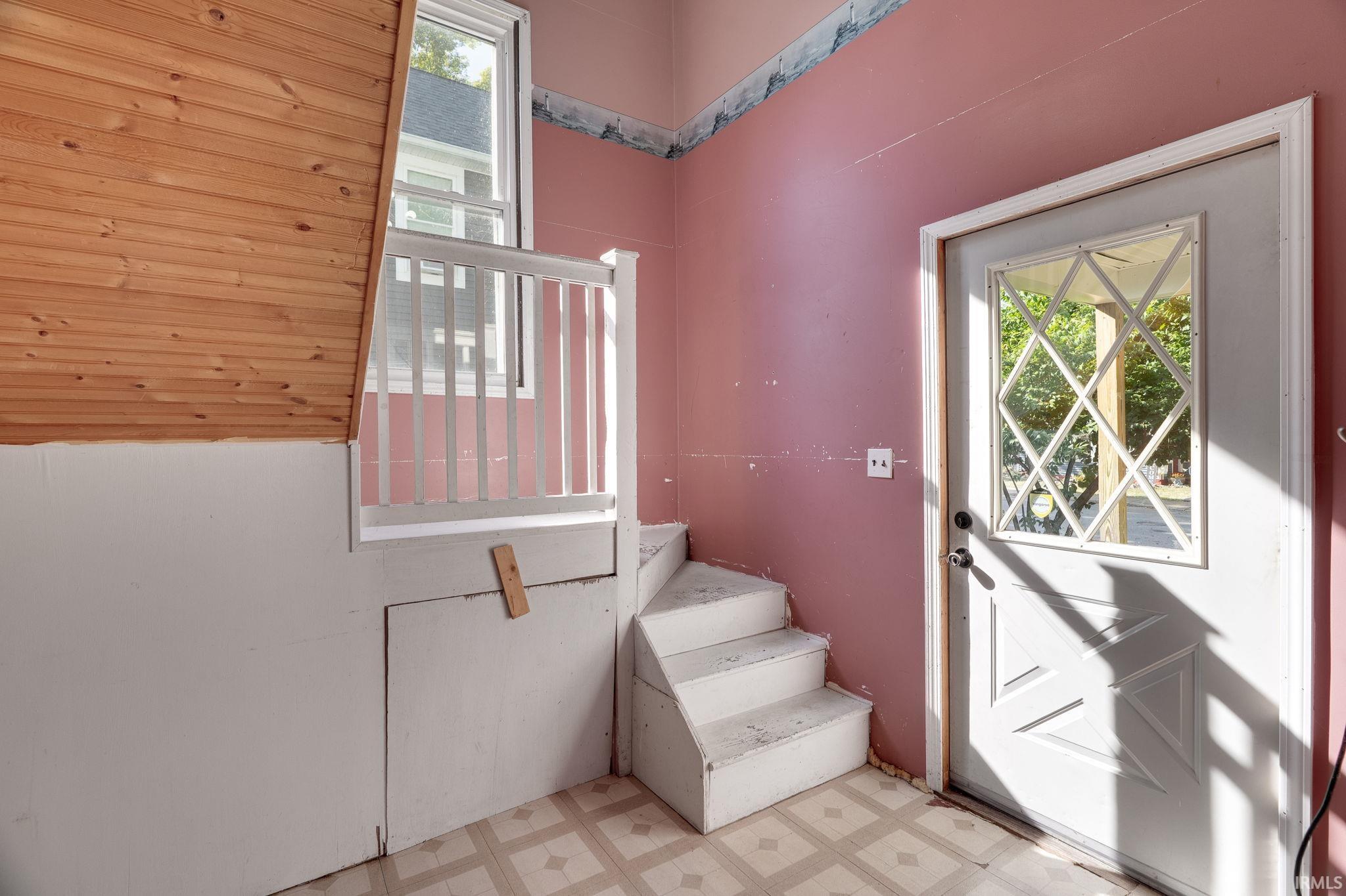 29 Center Street Williamsport, IN 47993 - Photo 4 of 26