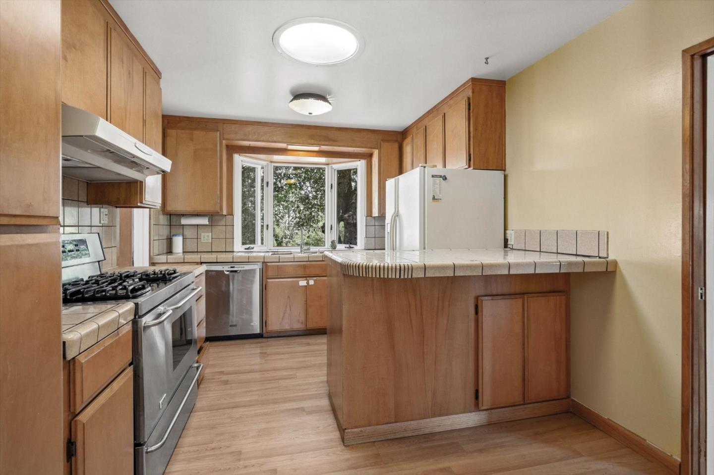 20615 Leonard Road Saratoga, CA 95070 - Photo 10 of 29 Gallery Image 10