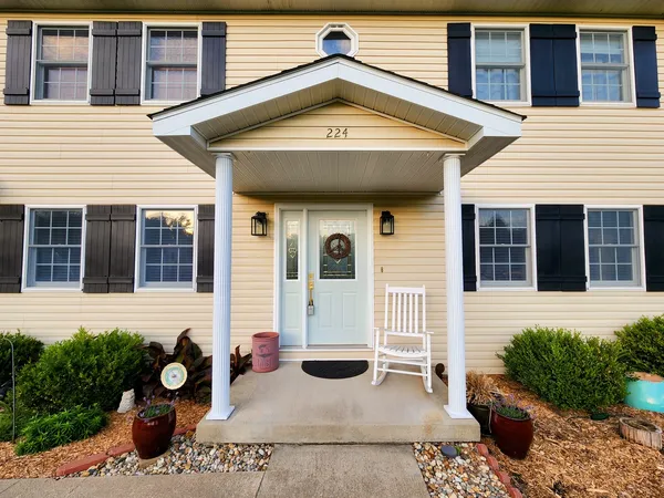 $374,900 | 224 Cashen Drive, Makanda, IL 62958