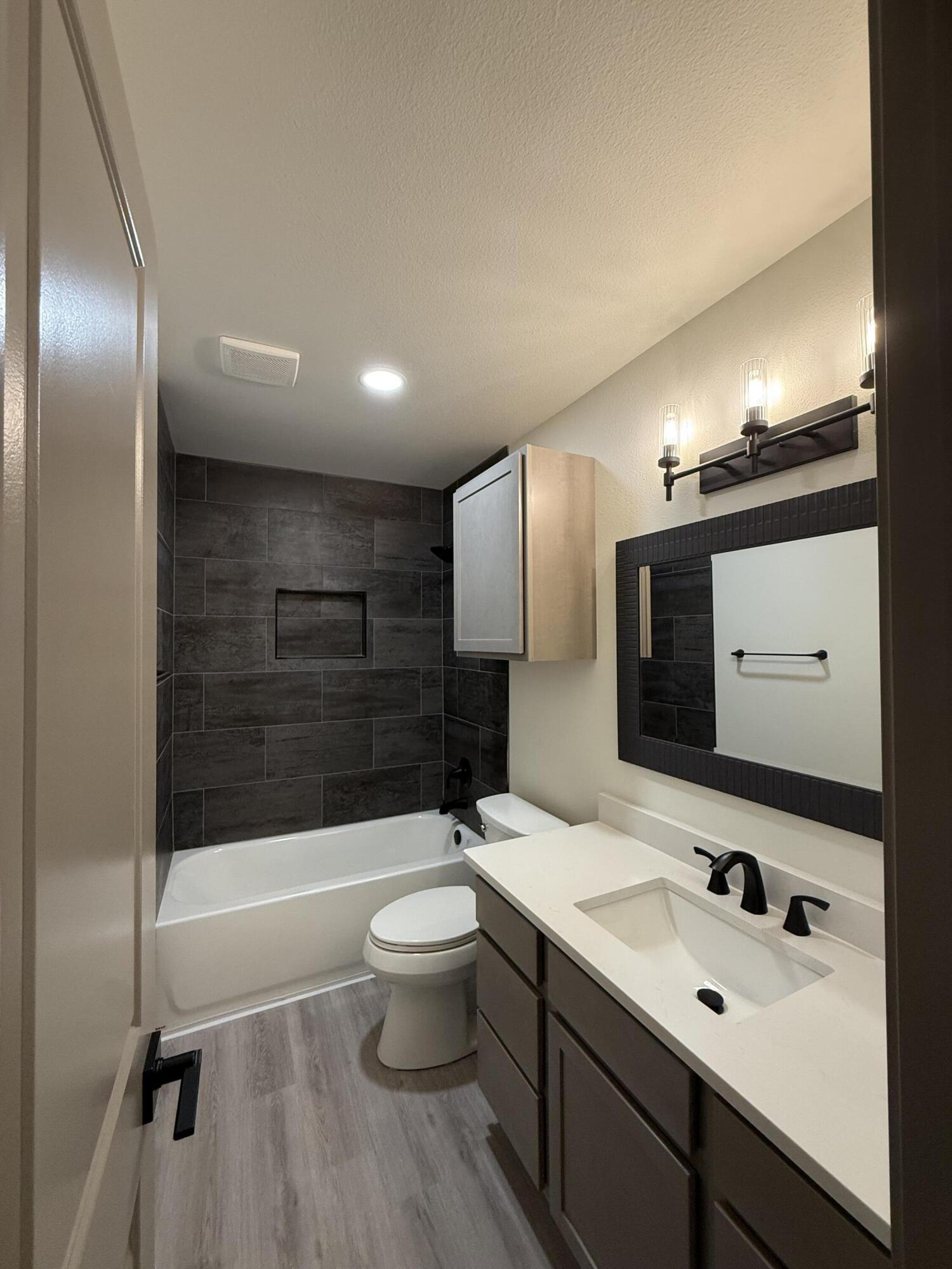 4601 Jarvis Street Lubbock, TX 79416 - Photo 14 of 41 Hall Bathroom