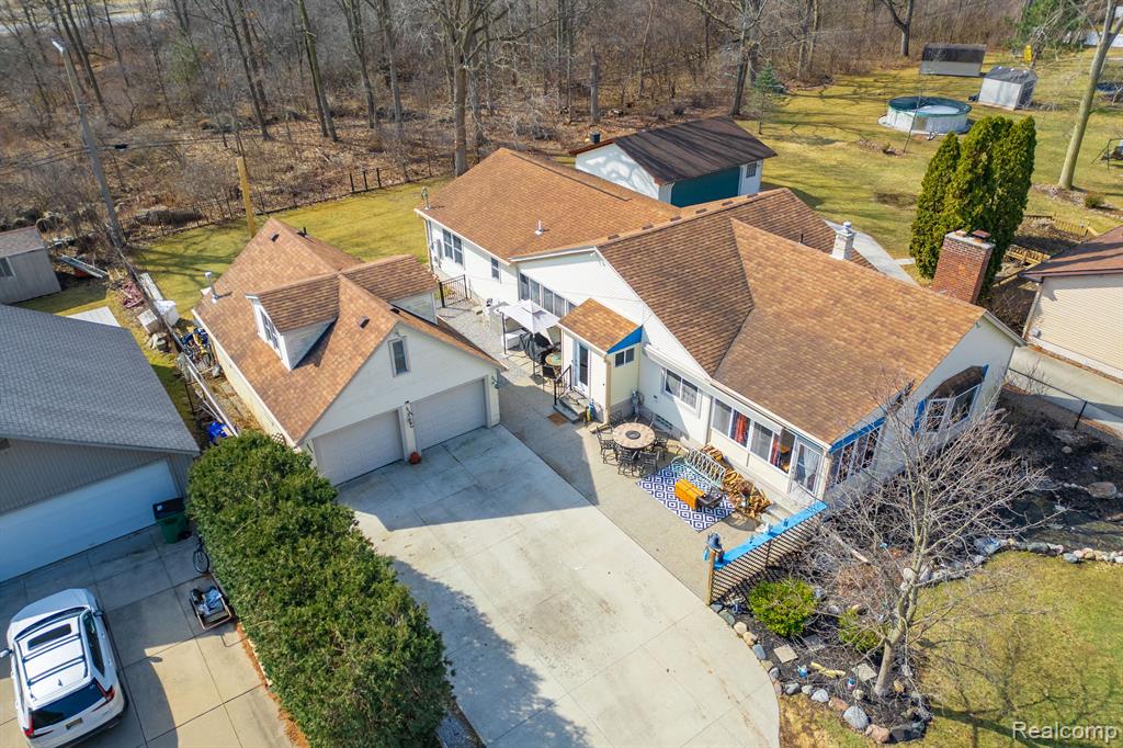 8515 Lake Road Grosse Ile, MI 48138 - Photo 3 of 42 Gallery Image 3