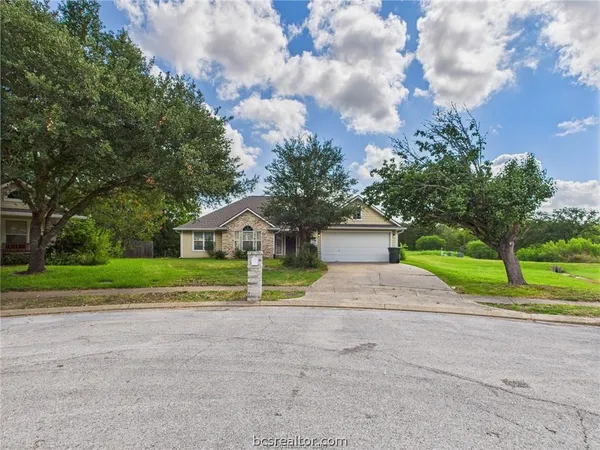 $1,850 | 2701 Darwood Court, Bryan, TX 77807