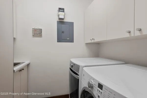 a view of a dinning table and chairs in the patio