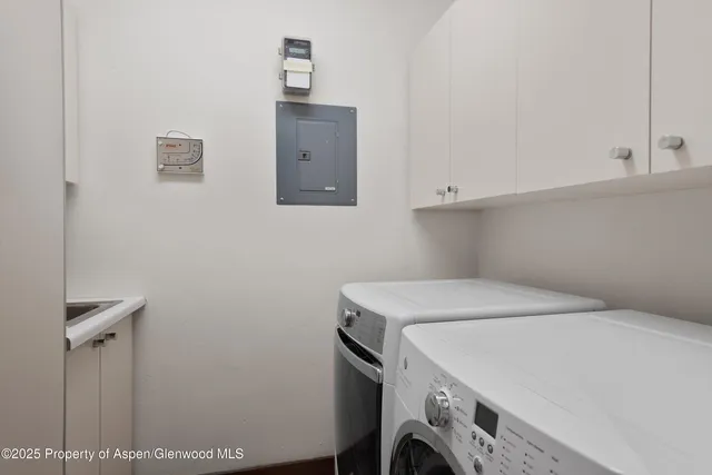 a view of a dinning table and chairs in the patio