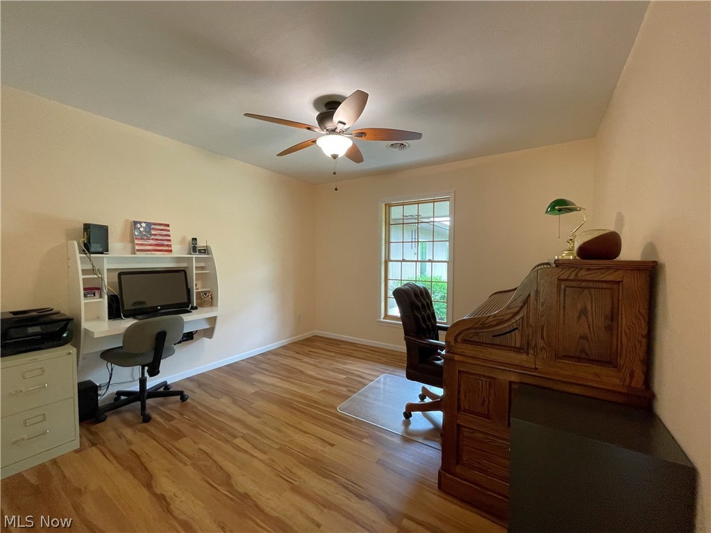 12709 Ravenna Road Chardon, OH 44024 - Photo 15 of 35 Den with newer flooring.