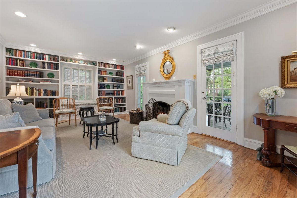 2311 Park Place Evanston, IL 60201 - Photo 4 of 41