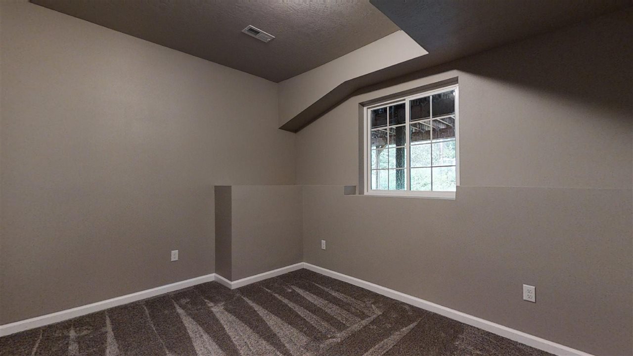 19308 East Elliot Road Mead, WA 99021 - Photo 16 of 20
