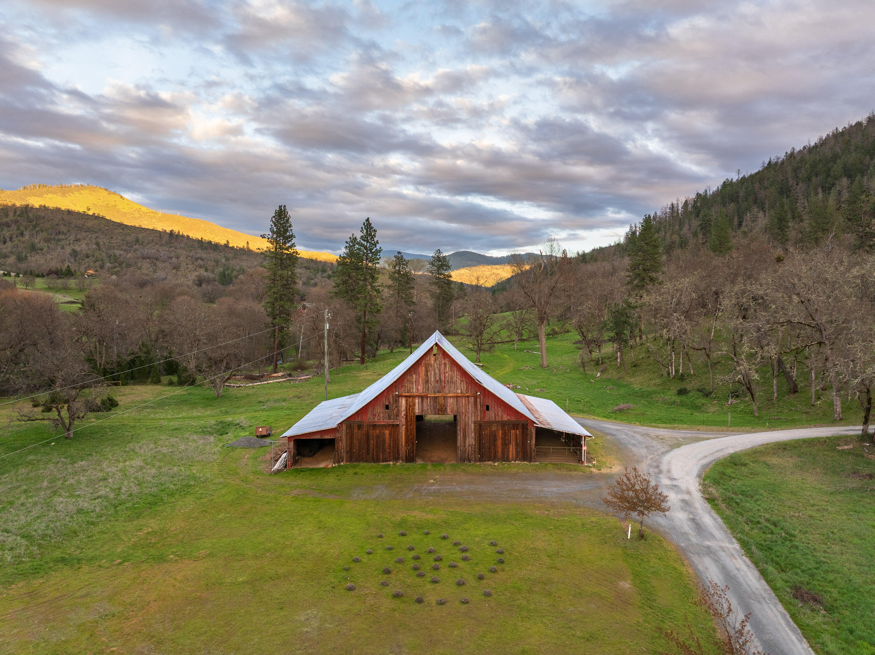 3998 Little Applegate Road Jacksonville, OR 97530 - Photo 8 of 77 3998LittleApplegate8