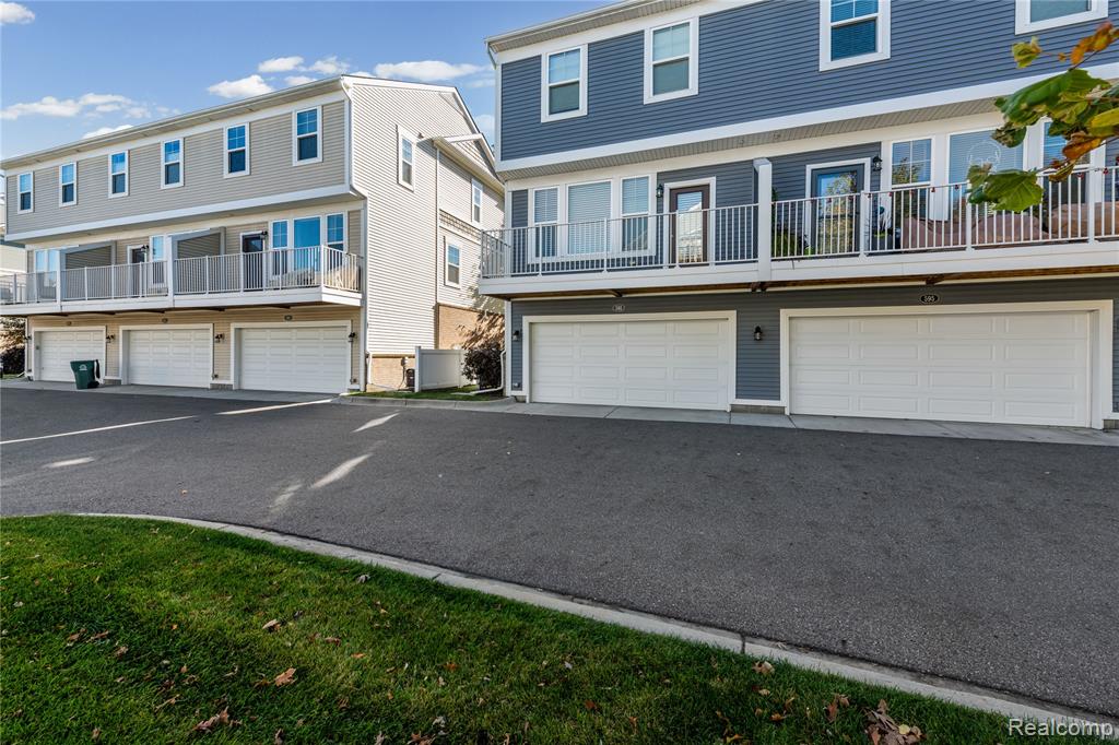 591 Parkside Way, Unit 16 Ferndale, MI 48220 - Photo 25 of 35