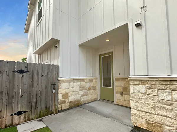 $252,000 | 256 Sapphire Drive, Unit 502, New Braunfels, TX 78130