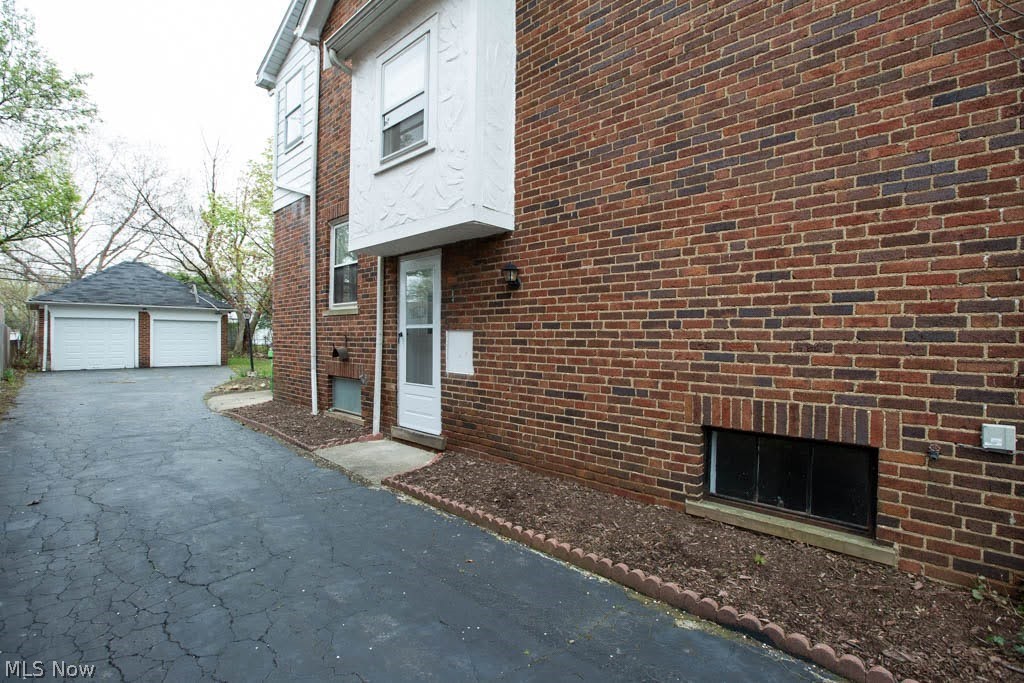 1263 Winston Road Cleveland, OH 44121 - Photo 33 of 35