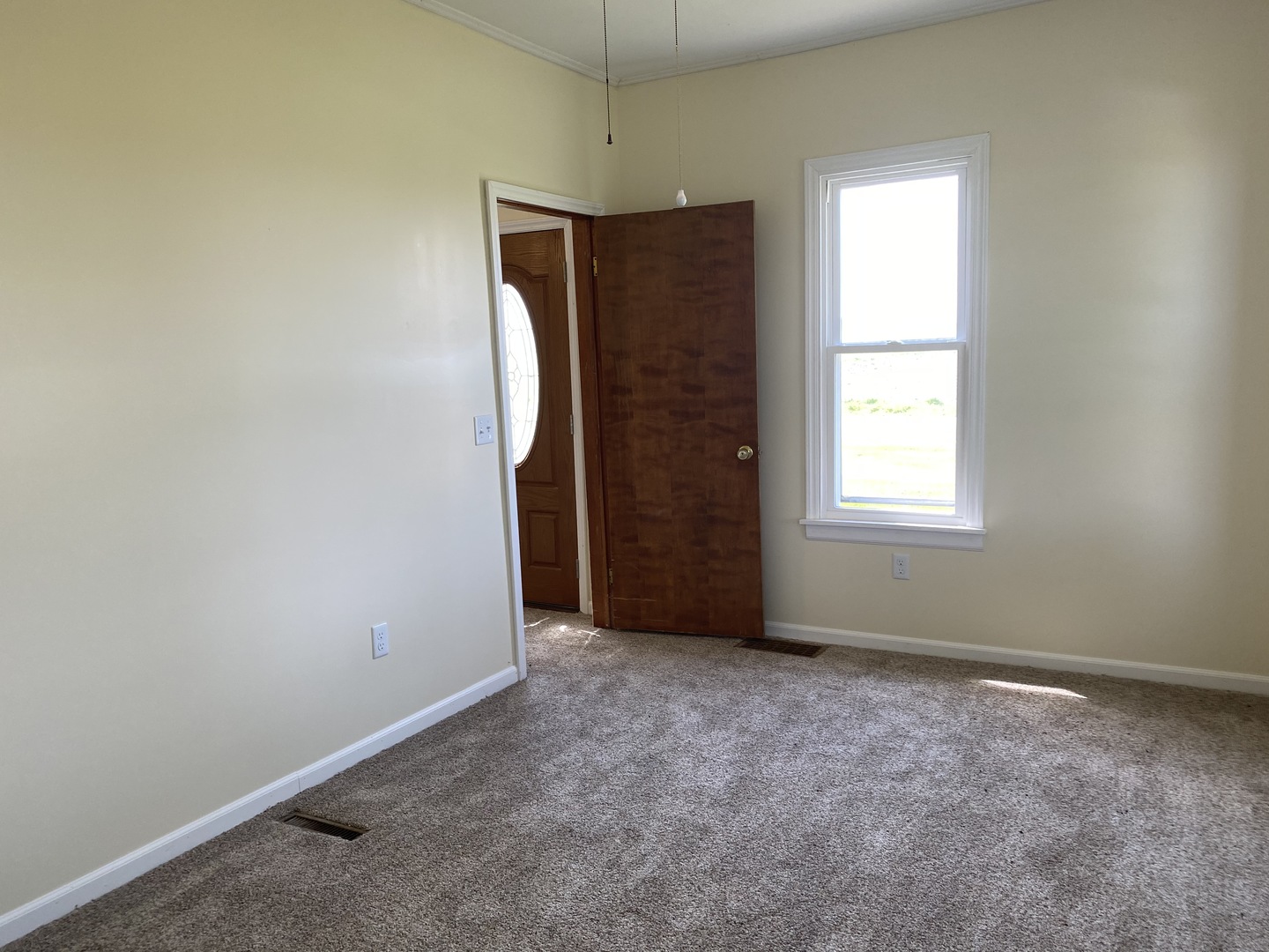 18240 Hurd Road Prophetstown, IL 61277 - Photo 11 of 18 an empty room with windows and closet