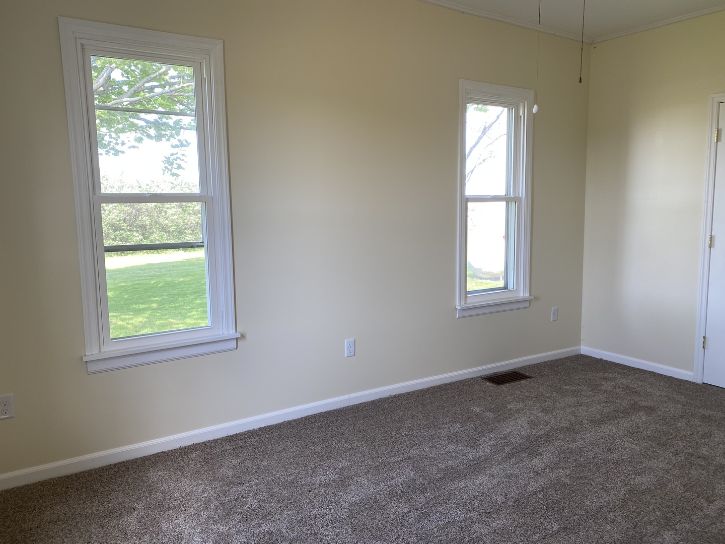 18240 Hurd Road Prophetstown, IL 61277 - Photo 10 of 18 an empty room with a window