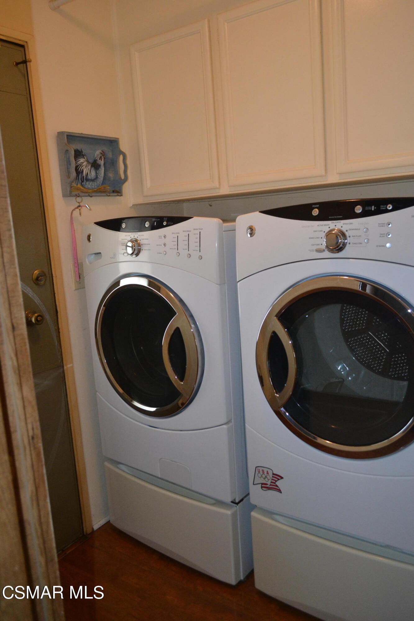 6480 Katherine Road, Unit 44 Simi Valley, CA 93063 - Photo 8 of 32 a utility room with dryer and washer