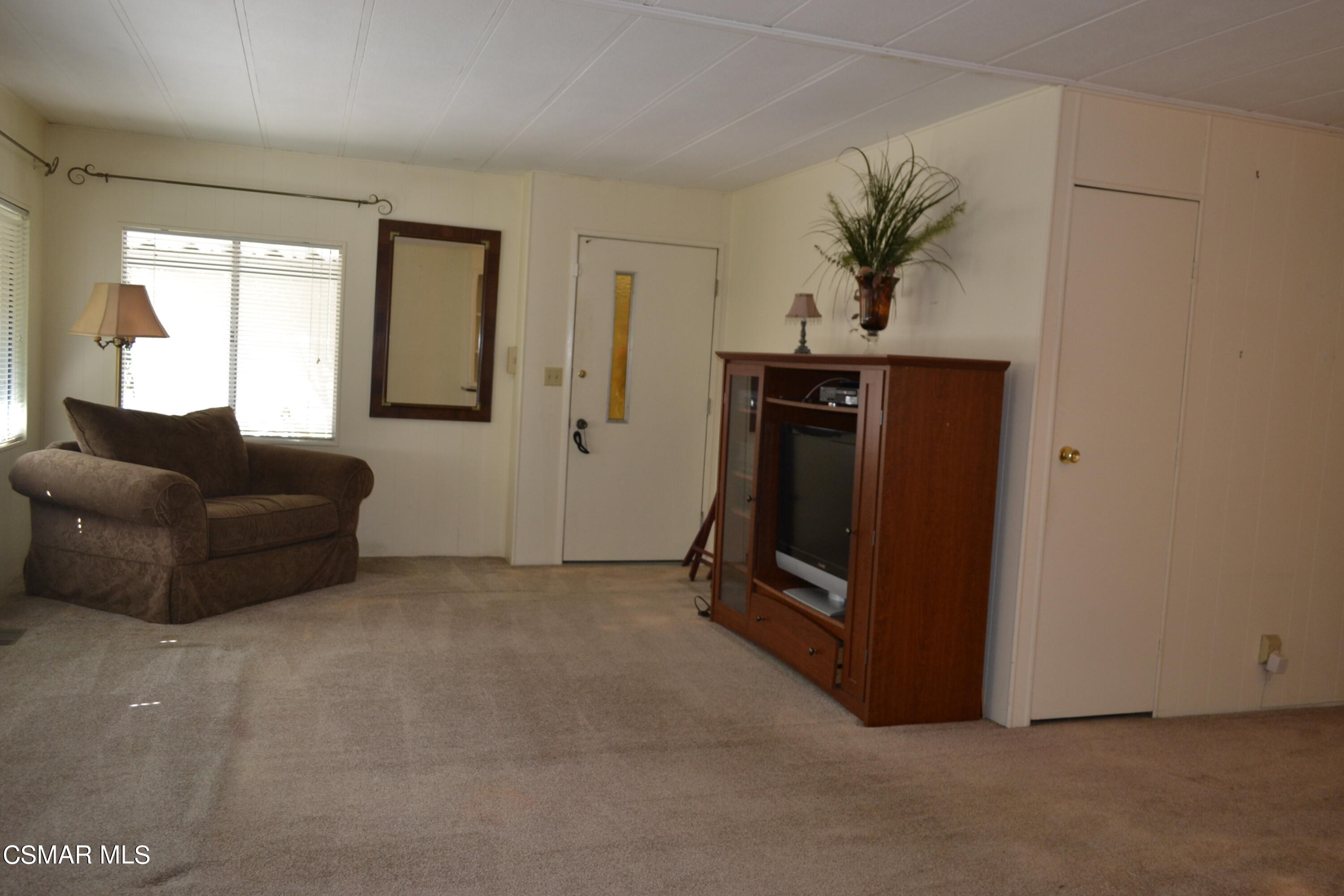 6480 Katherine Road, Unit 44 Simi Valley, CA 93063 - Photo 9 of 32 a living room with furniture and a potted plant